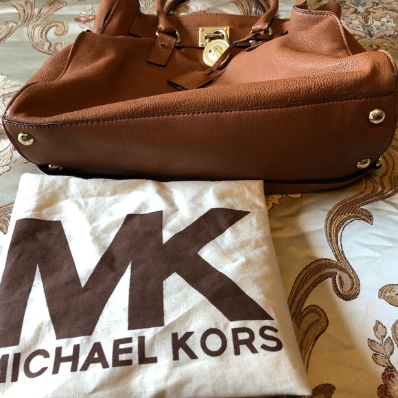 ***SOLD! SOLD****. Micheal Kors Tote - Picture 3 of 3